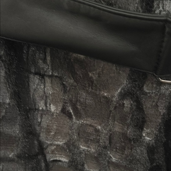 Faux Frenzi Faux Fur Black Vest with Belt size Small - Picture 5 of 13